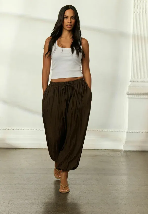 Брюки из вискозы с нейлоном Tall fit - crushed balloon leg trousers Next, chocolate brown, коричневый/шоколадный — фото 3