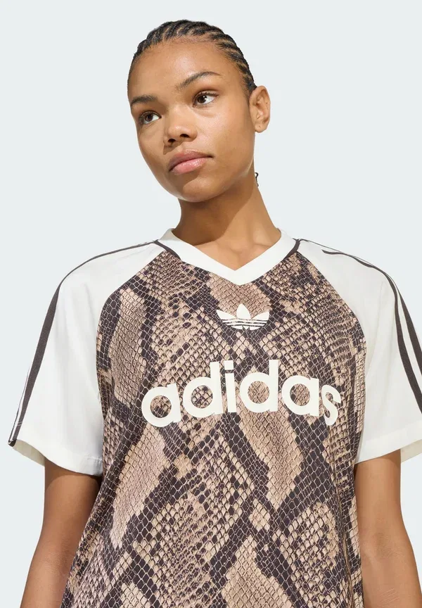 Футболка с принтом под змеиную кожу из атласа Adidas Originals, бежевый — фото 3