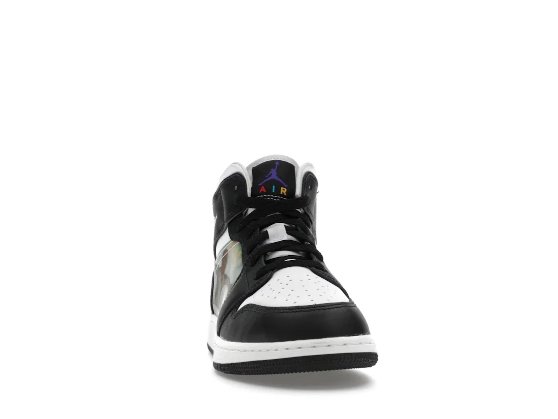 Детские кроссовки с голографическим эффектом Jordan 1 Mid Jordan, Black/New Emerald/University Red/Dark Concord — фото 2