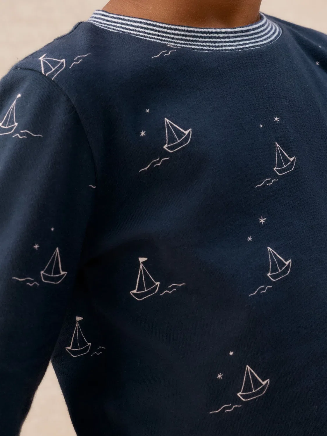 Пижама slim-fit с светящимся принтом Paper Boats The White Company, синий — фото 2