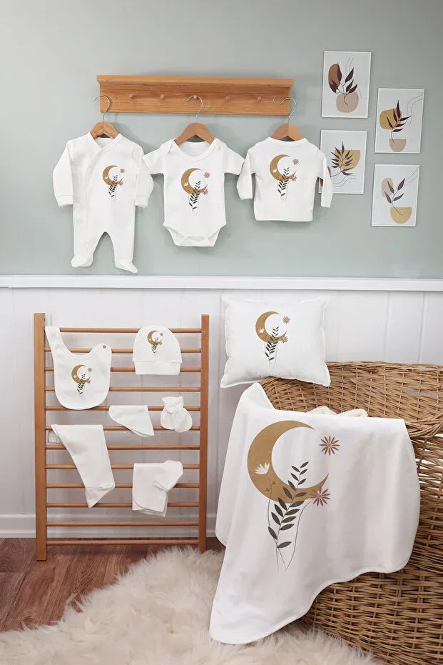 Детский комплект для новорожденных с принтом 11 piece cute moon printed newborn hospital discharge set Bebeqon, Ecru