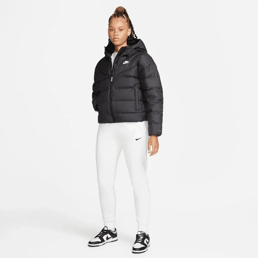 Женская спортивная куртка Storm-Fit Windrunner Nike, Черный