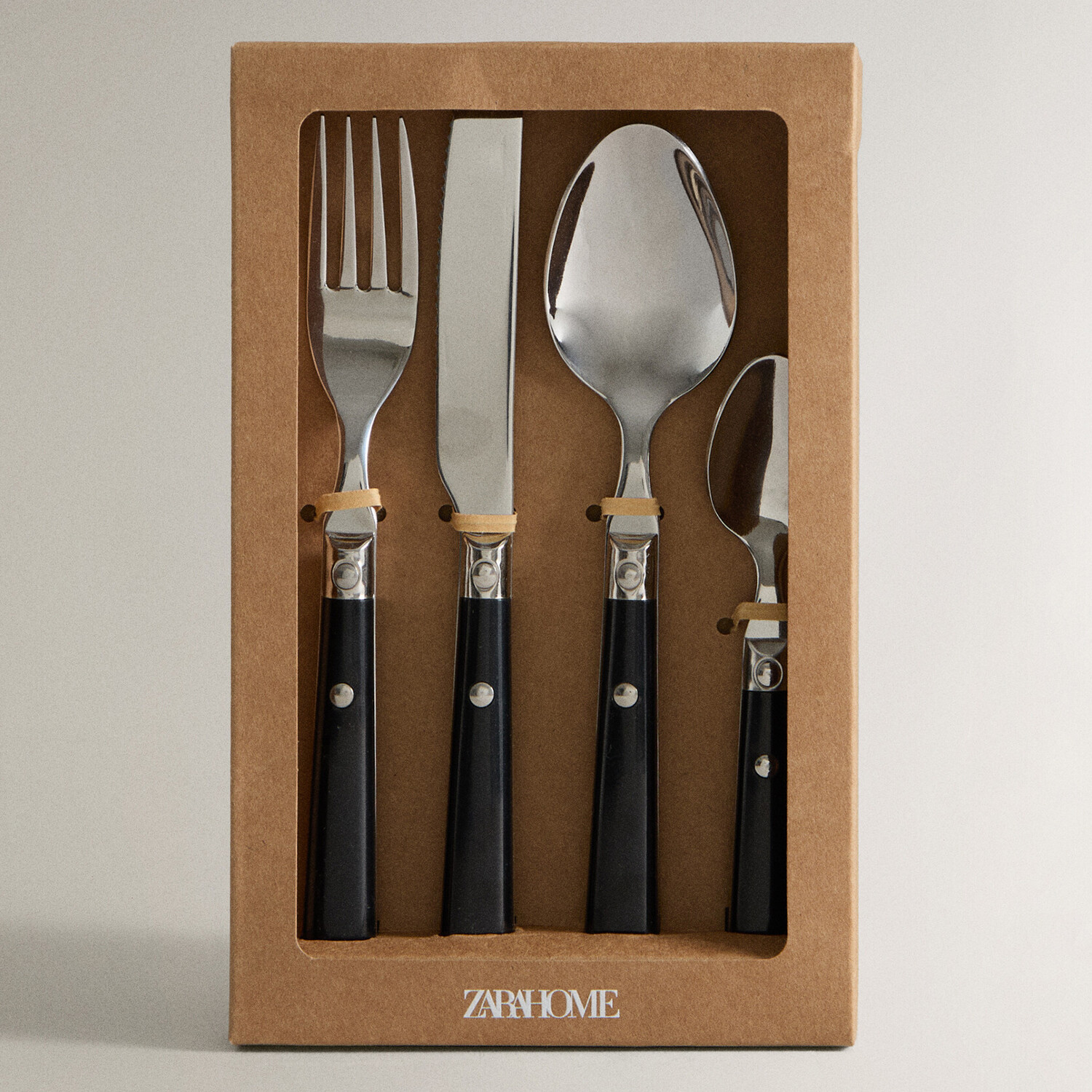 

Набор столовых приборов Zara Home Coloured Handle, 4 предмета, нержавеющая сталь/черный