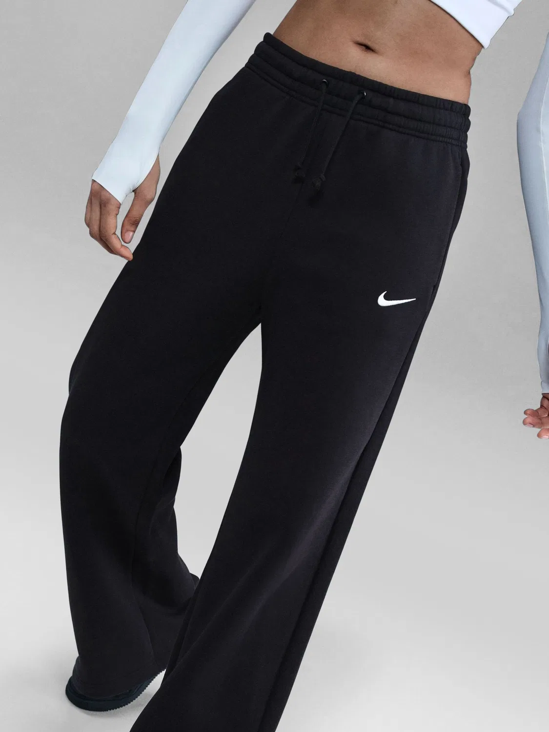 Джоггеры Nike Sportswear Phoenix Fleece, черный — фото 2