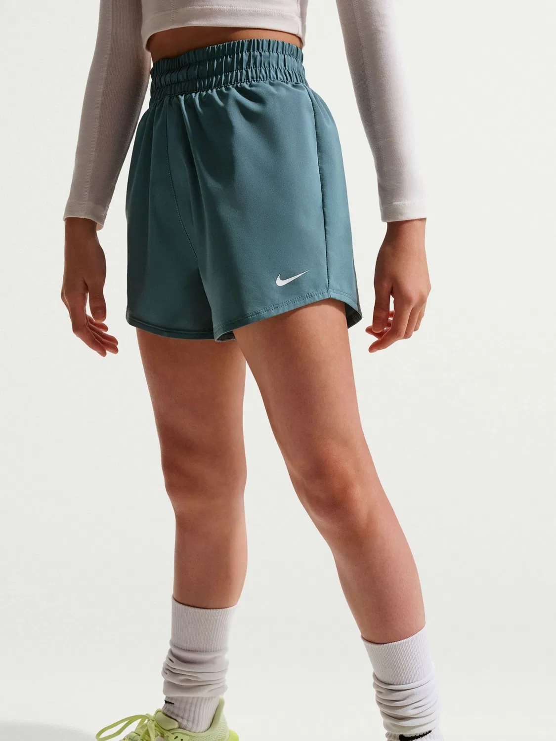 Шорты тренировочные Dri-FIT One Nike, цвет Mineral Slate — фото 4