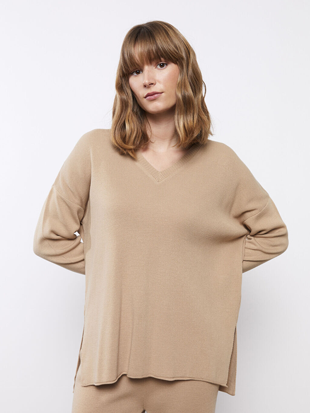 

Прямой женский трикотажный свитер с v-образным вырезом и длинными рукавами LCW Vision, Коричневый, Прямой женский трикотажный свитер с v-образным вырезом и длинными рукавами LCW Vision