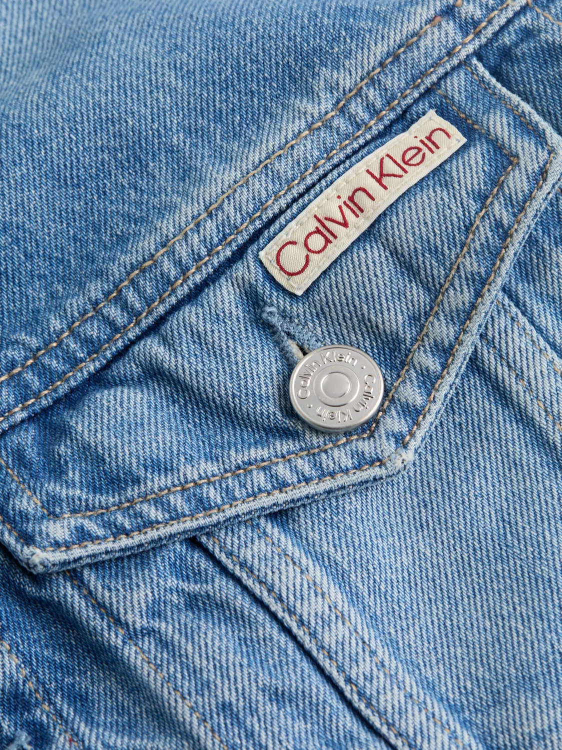 Женская джинсовая куртка-тракер с нагрудными карманами 90's Denim Trucker Calvin Klein, Denim (Den Light) — фото 4