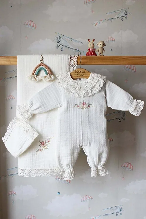 Детский комплект из муслина с вышивкой цветов Babiesfirst, White
