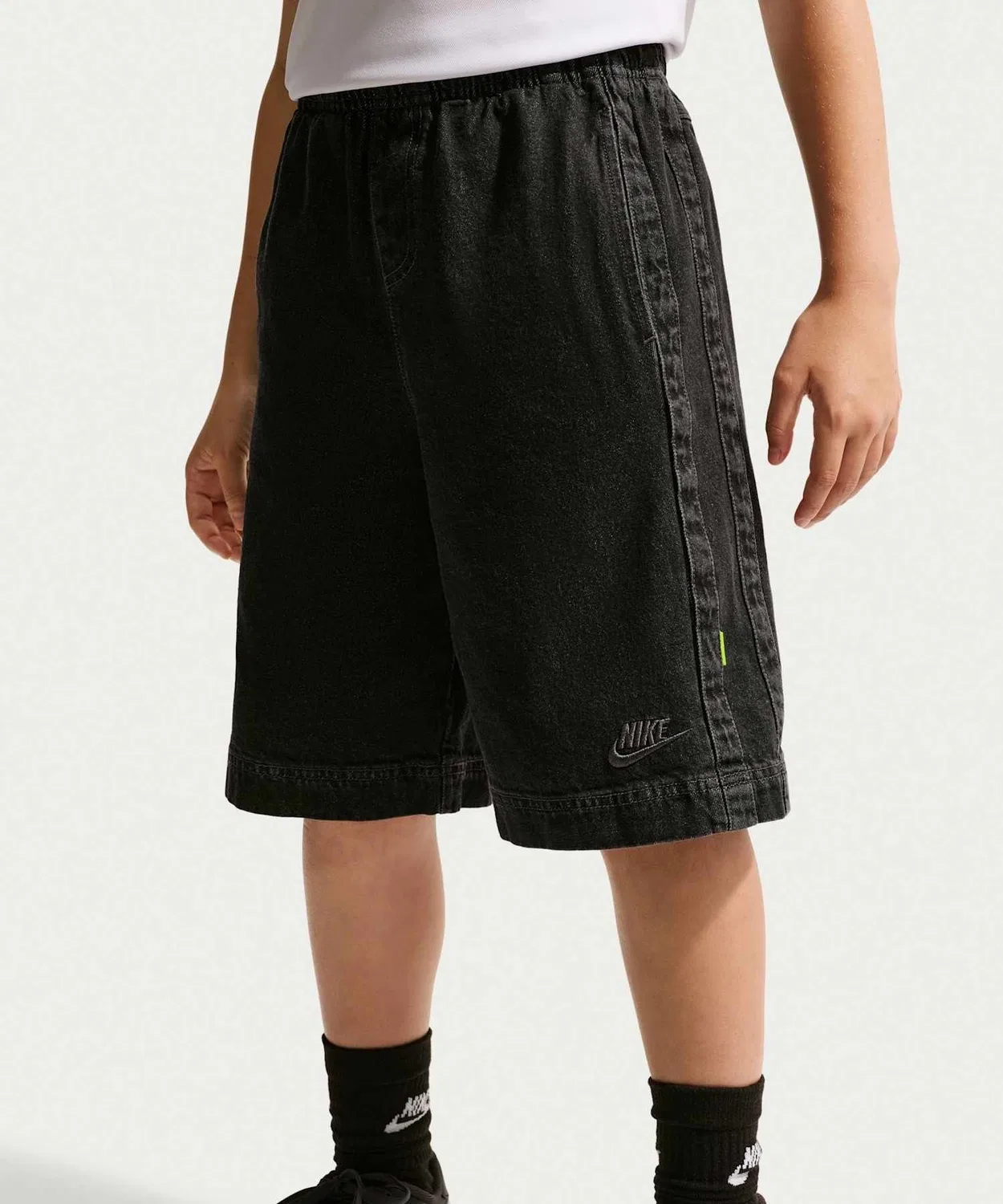 Детские джинсовые шорты Nike Sportswear Collection Big Kids' Denim Shorts, Black
