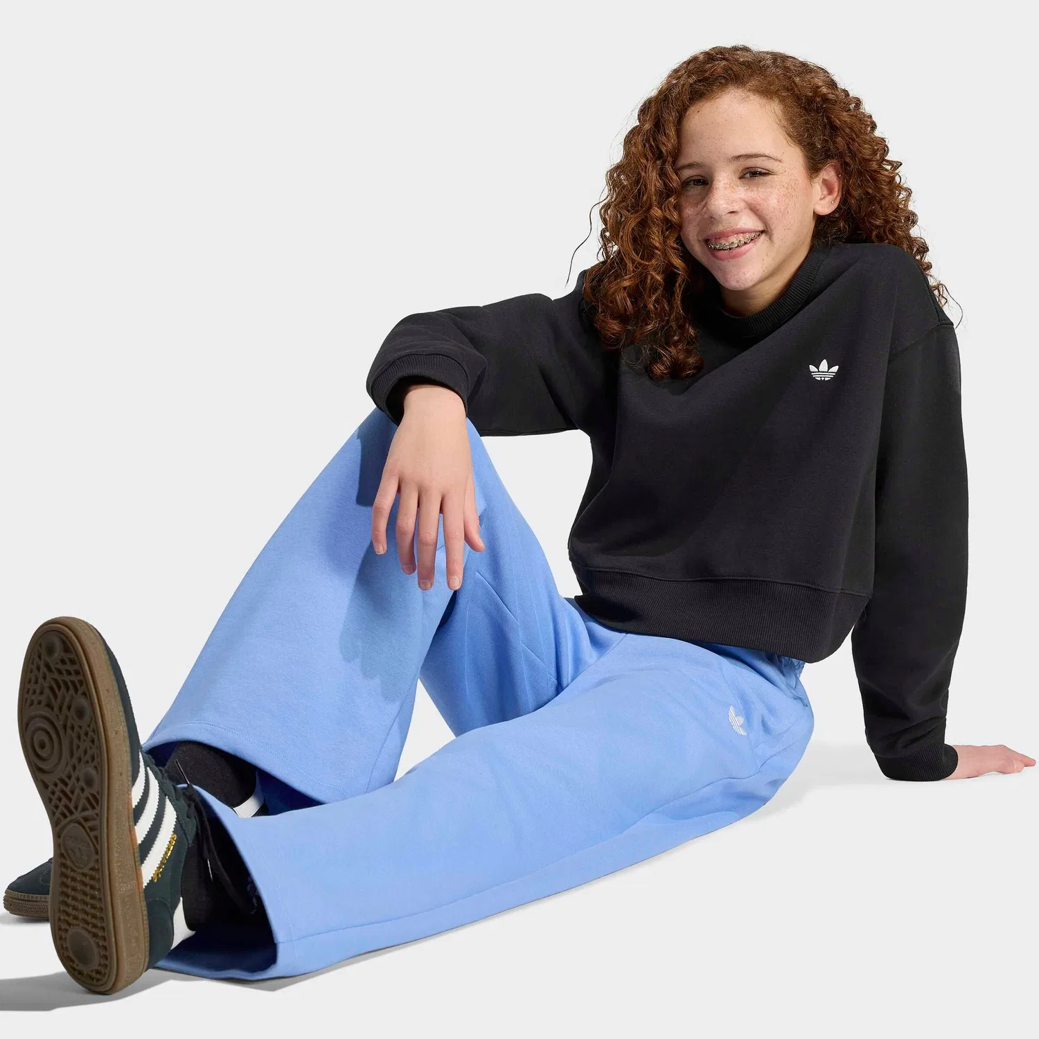 Брюки Adidas Originals свободного кроя, синий