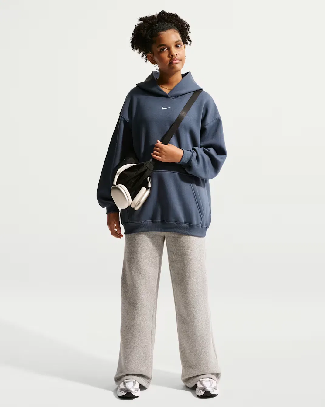 Детская толстовка с капюшоном оверсайз Nike Sportswear Studio Fleece, Thunder Blue/White — фото 4