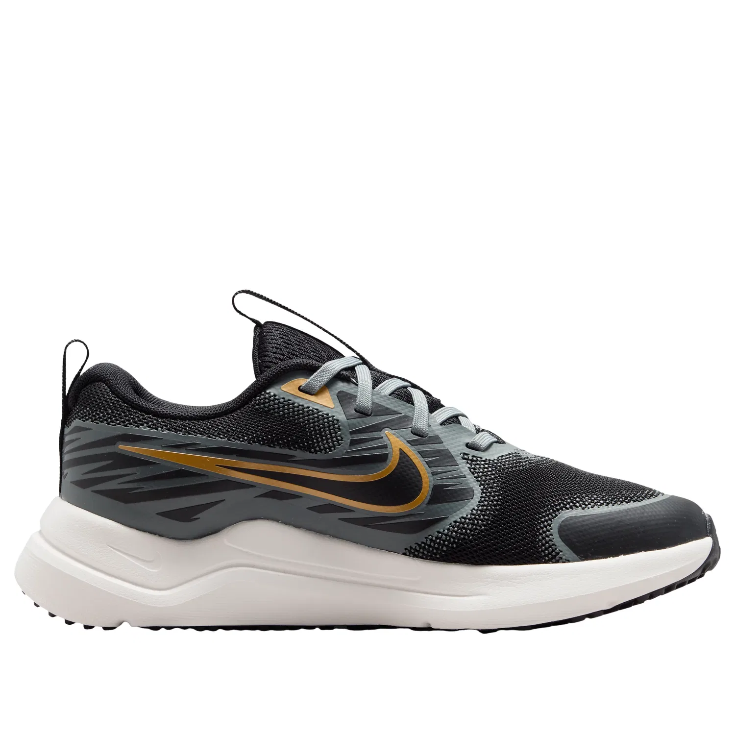 Детские кроссовки с сетчатым верхом Cosmic Runner 'Black Smoke Grey' Nike, Black/Smoke Grey/Sail/Metallic Gold — фото 2
