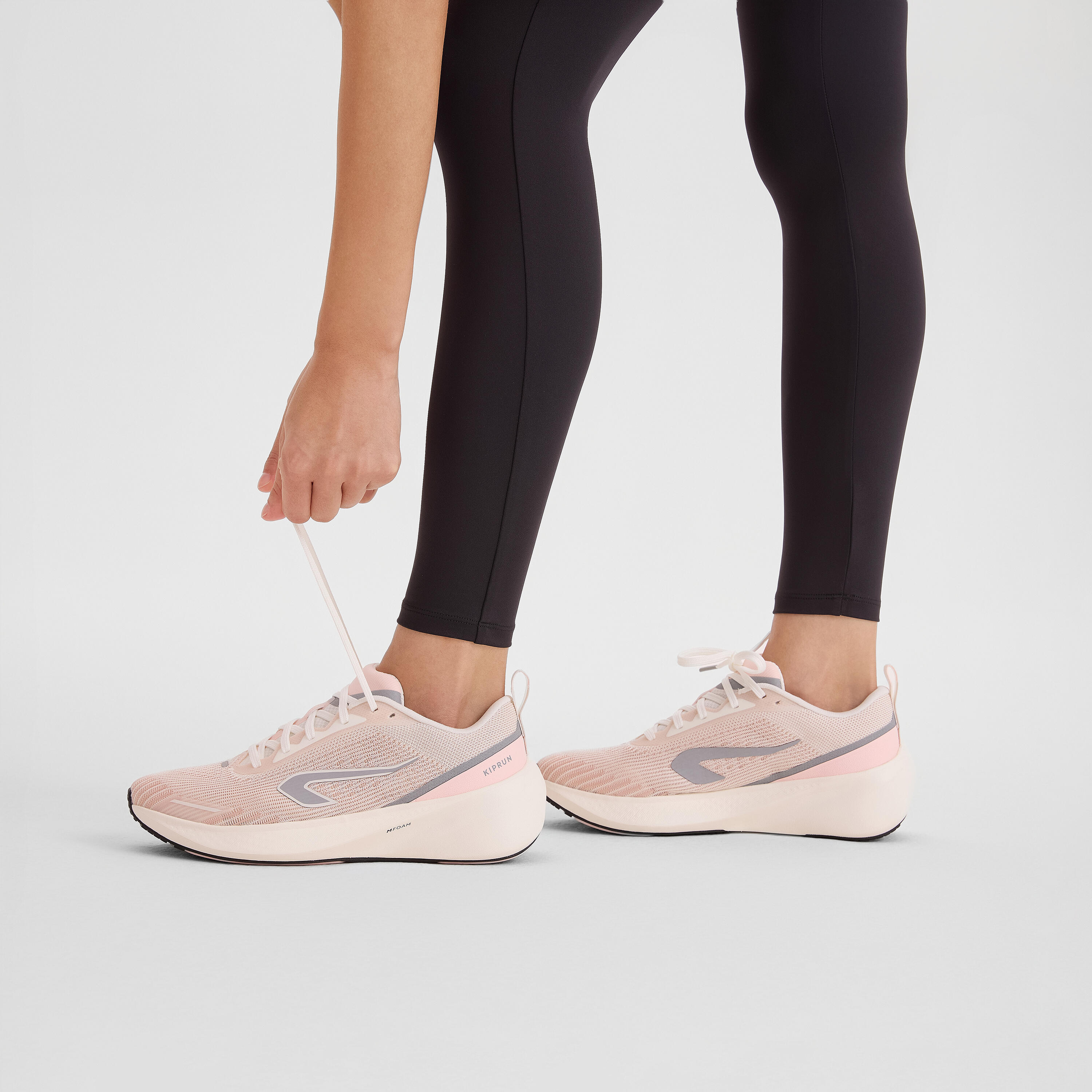 Женские амортизирующие лёгкие беговые кроссовки Kiprun CUSHION 500 для средних дистанций — фото 2