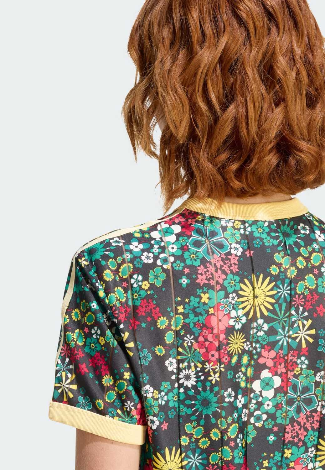 Футболка 'Adidas Originals x Liberty London' в черном цвете — фото 4