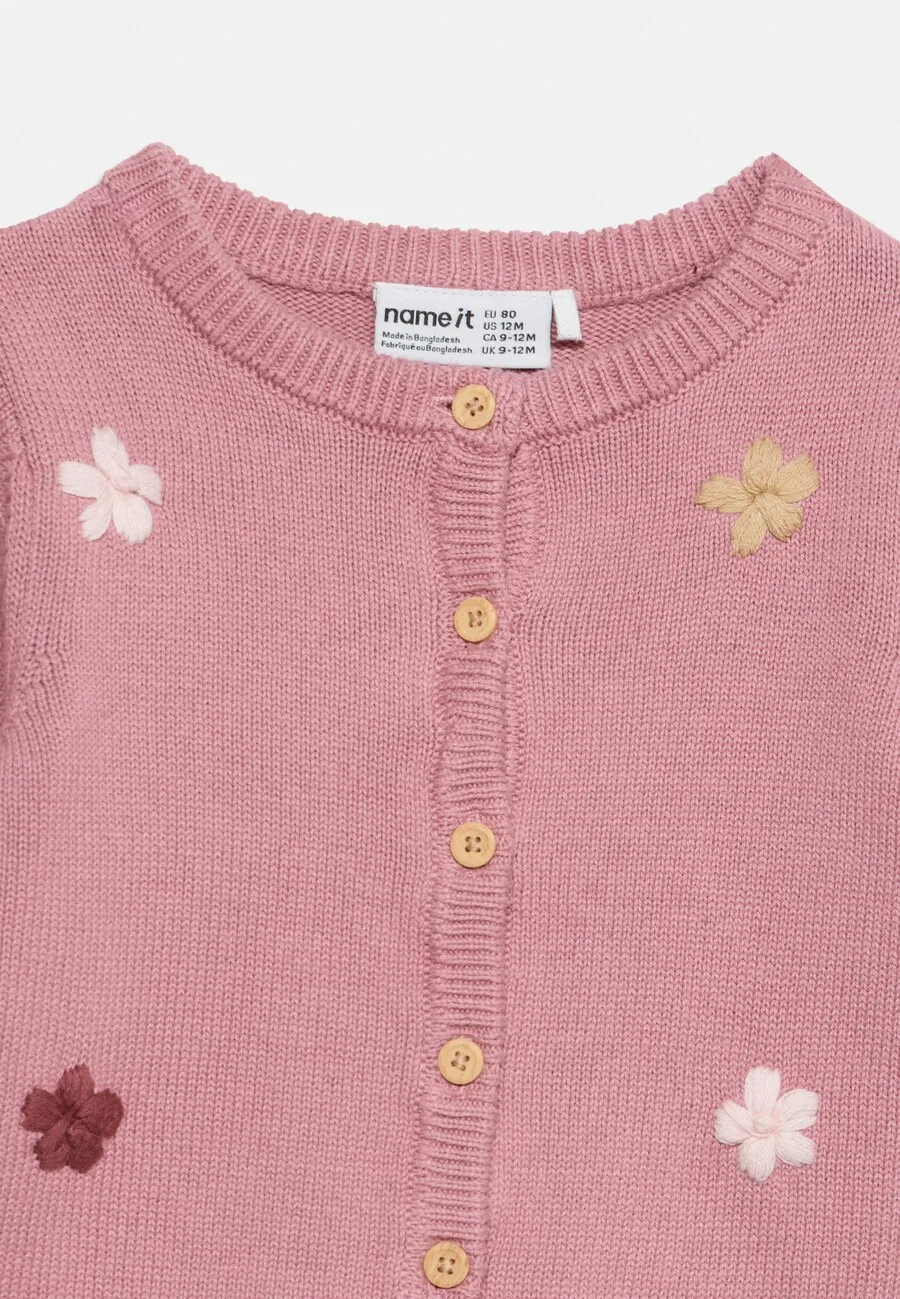 Вязаный кардиган NAME IT 'NBFNANNY' фиолетового цвета — фото 4