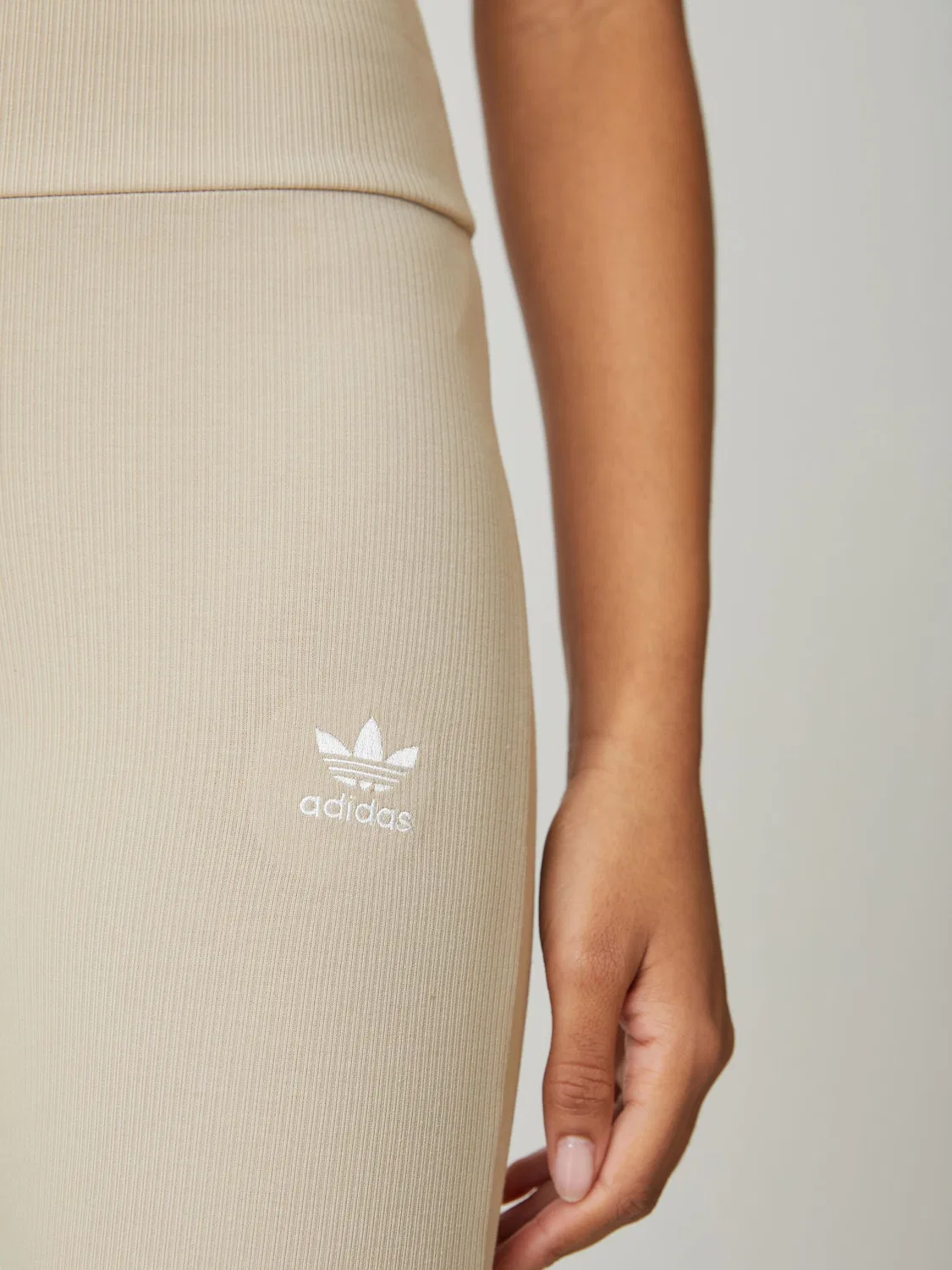 Леггинсы с флиртом adidas Originals Essentials, коричневый — фото 4