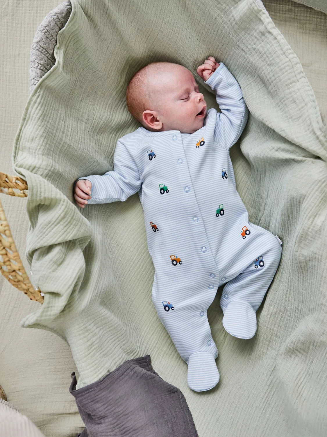 Комбинезон для сна с вышивкой трактора Jojo Maman Bébé, синий