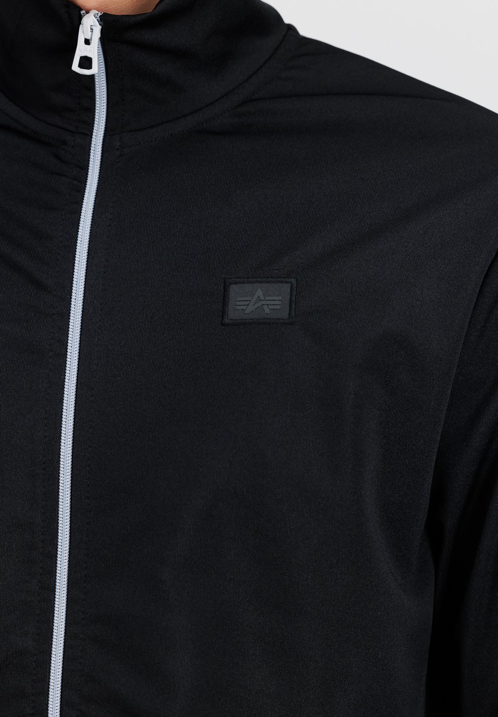 

Тренировочная куртка ESSENTIAL Alpha Industries, черный