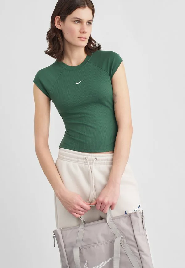 Простая футболка в стиле "child" Nike Sportswear, Fir/Sail