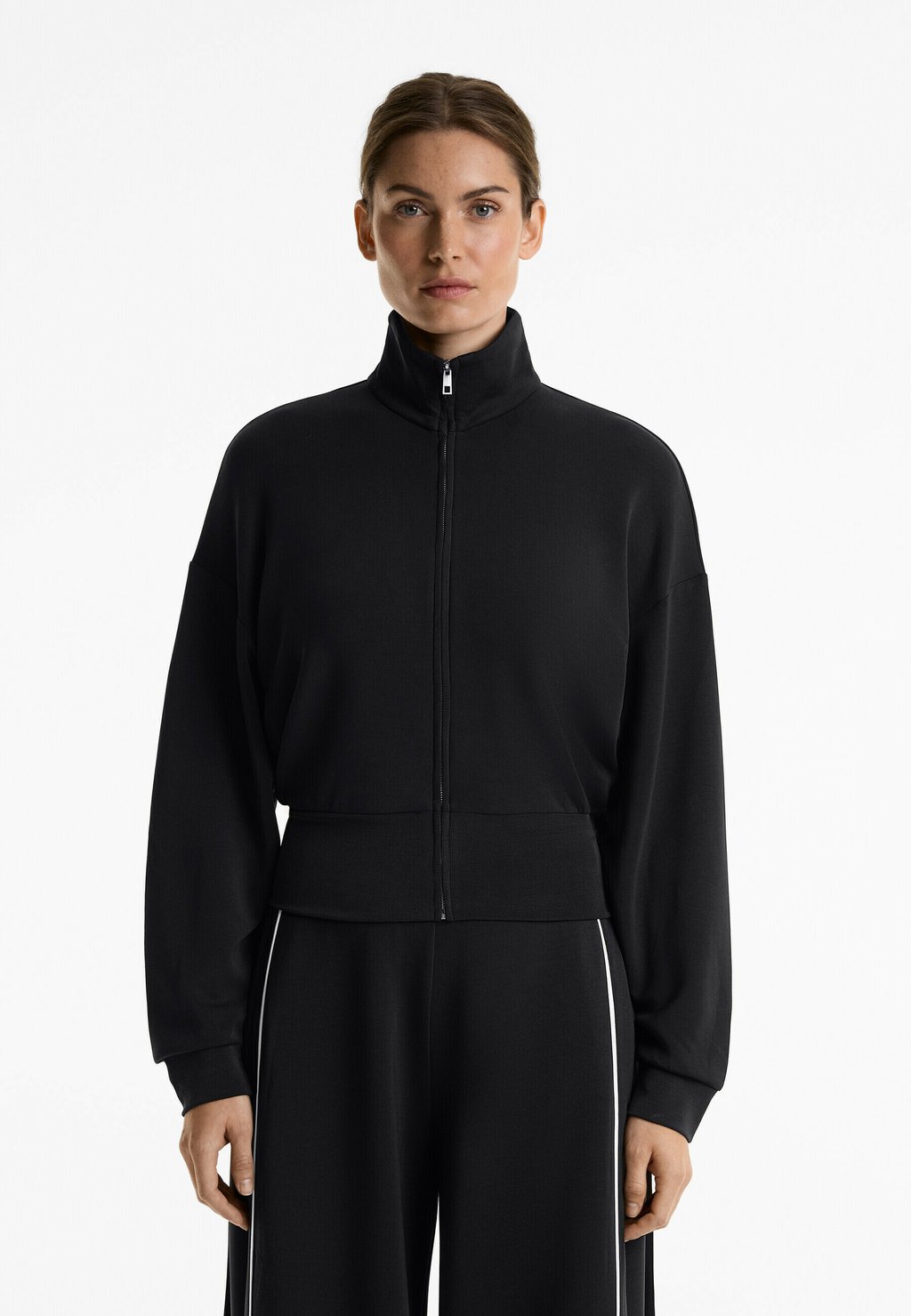 

Куртка-бомбер SOFT TOUCH HIGH COLLAR - Zip-up sweatshirt OYSHO, черный