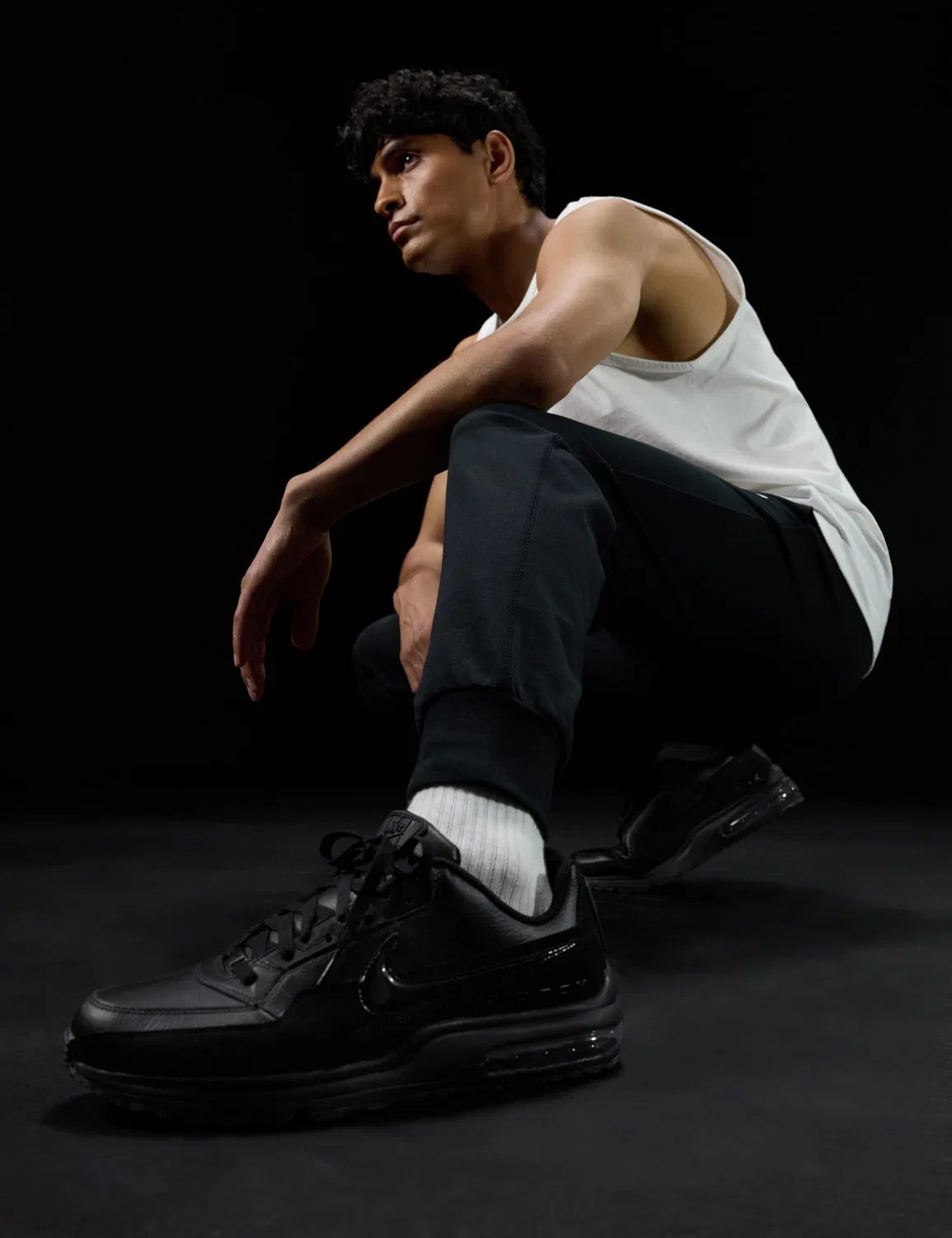 Детские кроссовки для девочек с кожаным верхом Air Max Ltd 3 NIKE, Black — фото 2