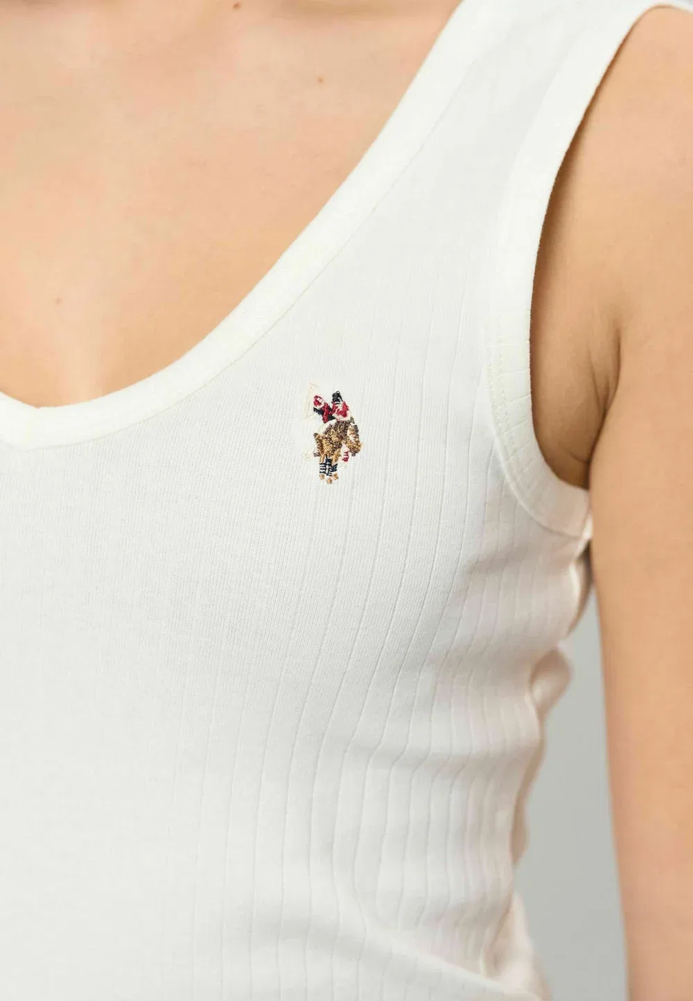 Топ Uwcasandra с V-образным вырезом - топ U.S. Polo Assn., Cloud Dancer — фото 4