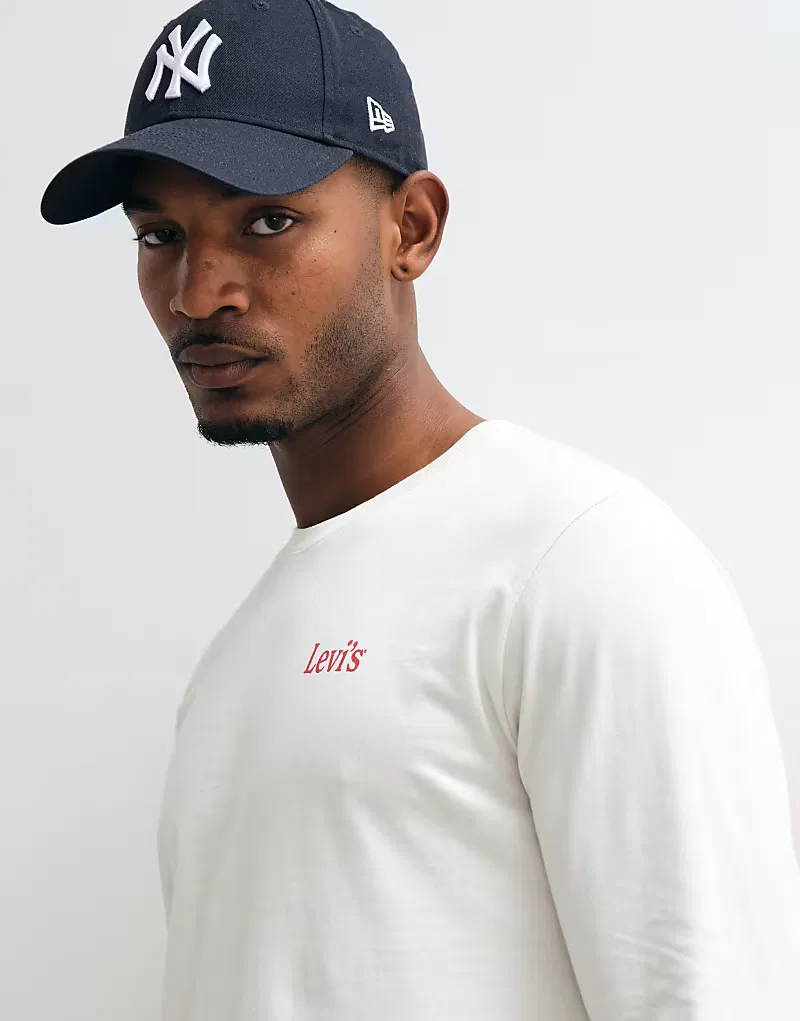 Футболка Levi's свободного кроя с принтом на спине, белая — фото 4