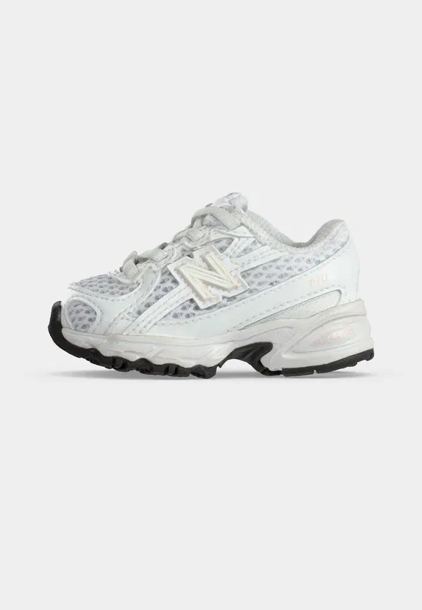 Кроссовки дышащие 740 New Balance white/rose sugar, белый/розовый — фото 2