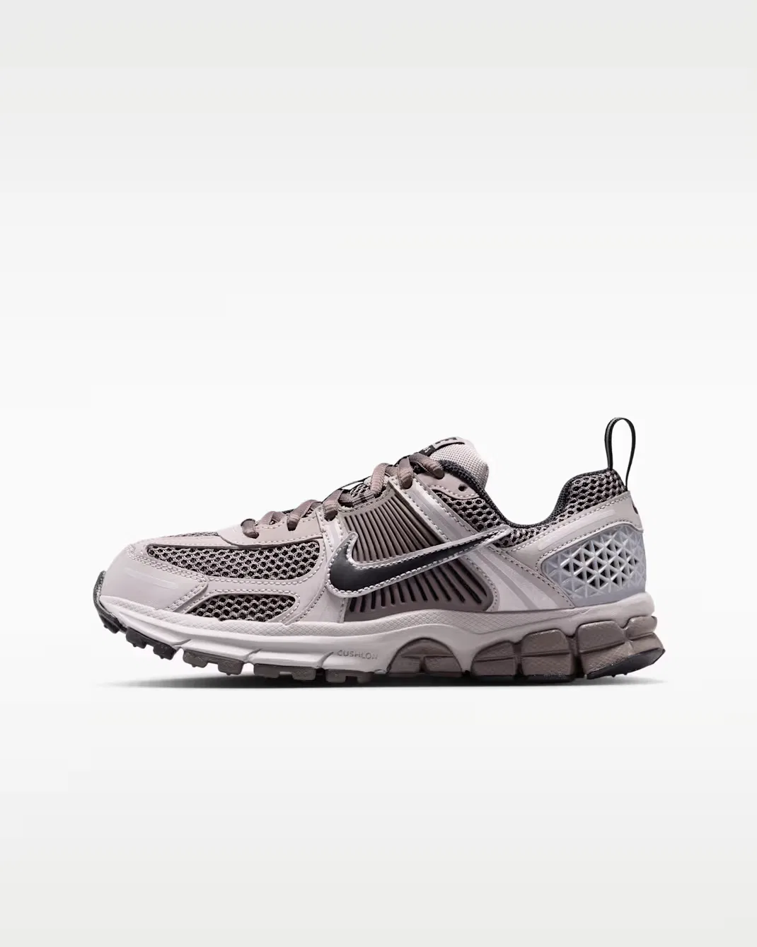 Детские кроссовки с отражающими элементами Nike Vomero 5, College Grey/Cave Stone/Metallic Silver/Black