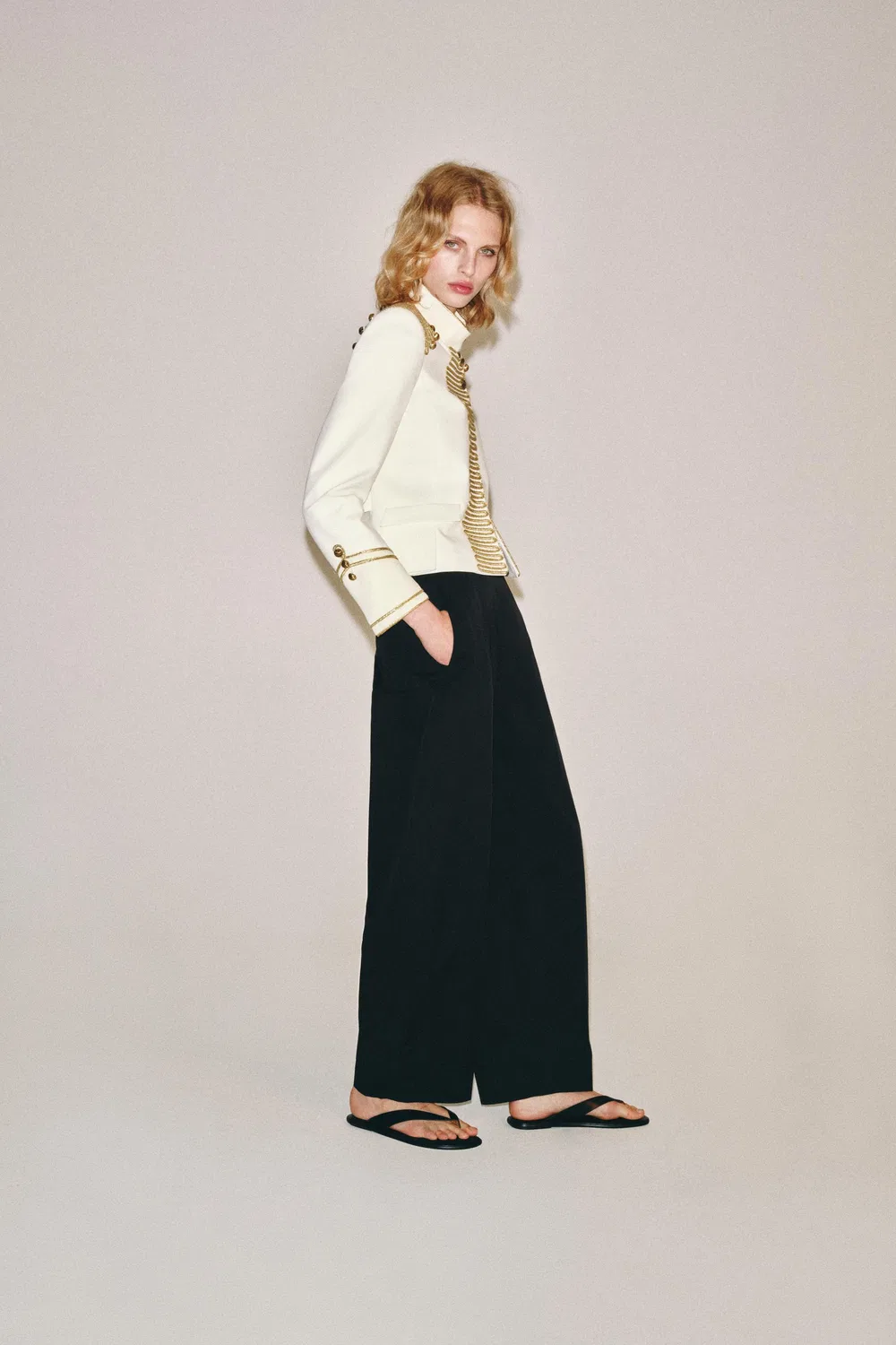Куртка из коллекции ZW с застежкой в виде лягушки. ZARA, Ecru — фото 3