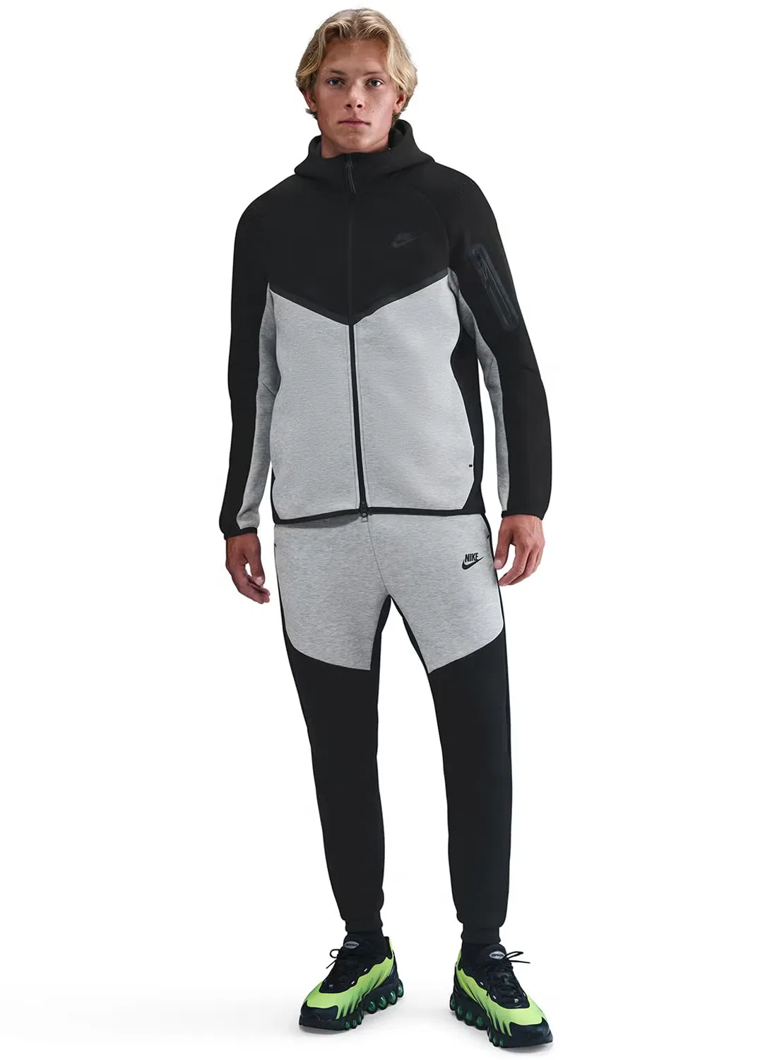 Джоггеры из технологичного флиса с утяжкой M nk tch flc jggr Nike, черный