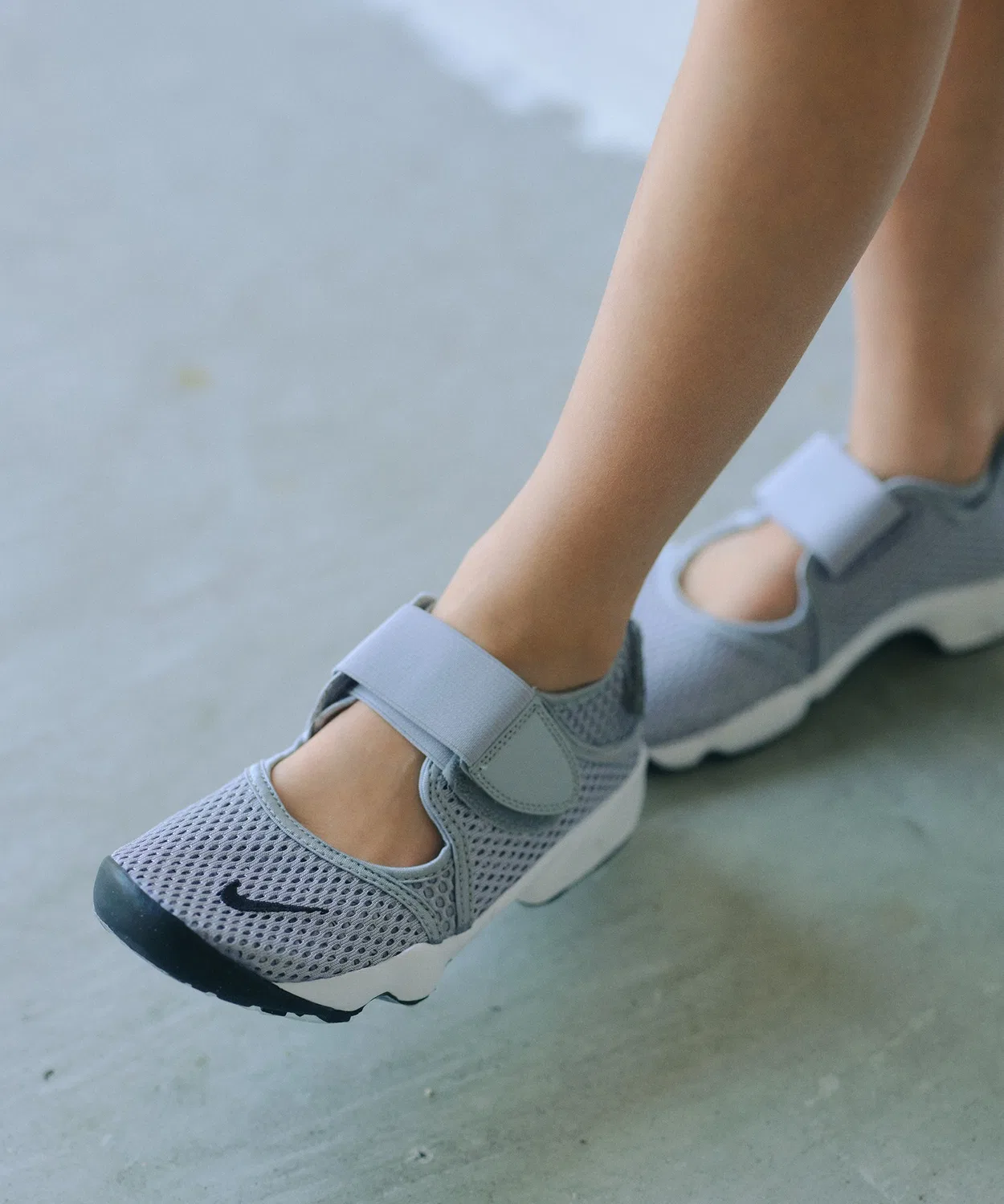 Детские кроссовки с низким вырезом без шнурков с логотипом NIKE Lift, серый