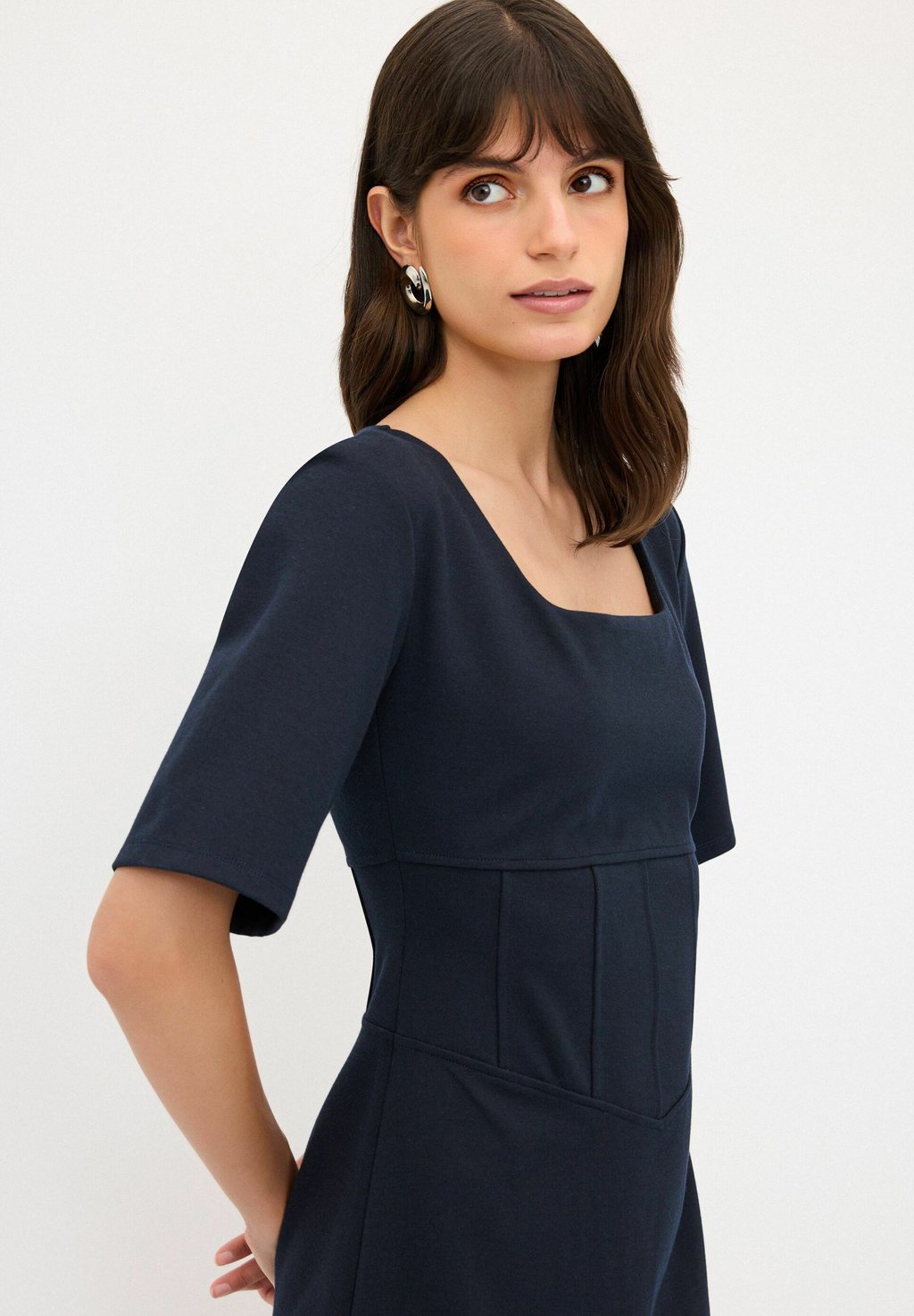 

Платье-футляр SQUARE NECK SHORT SLEEVE adL, темно-синий