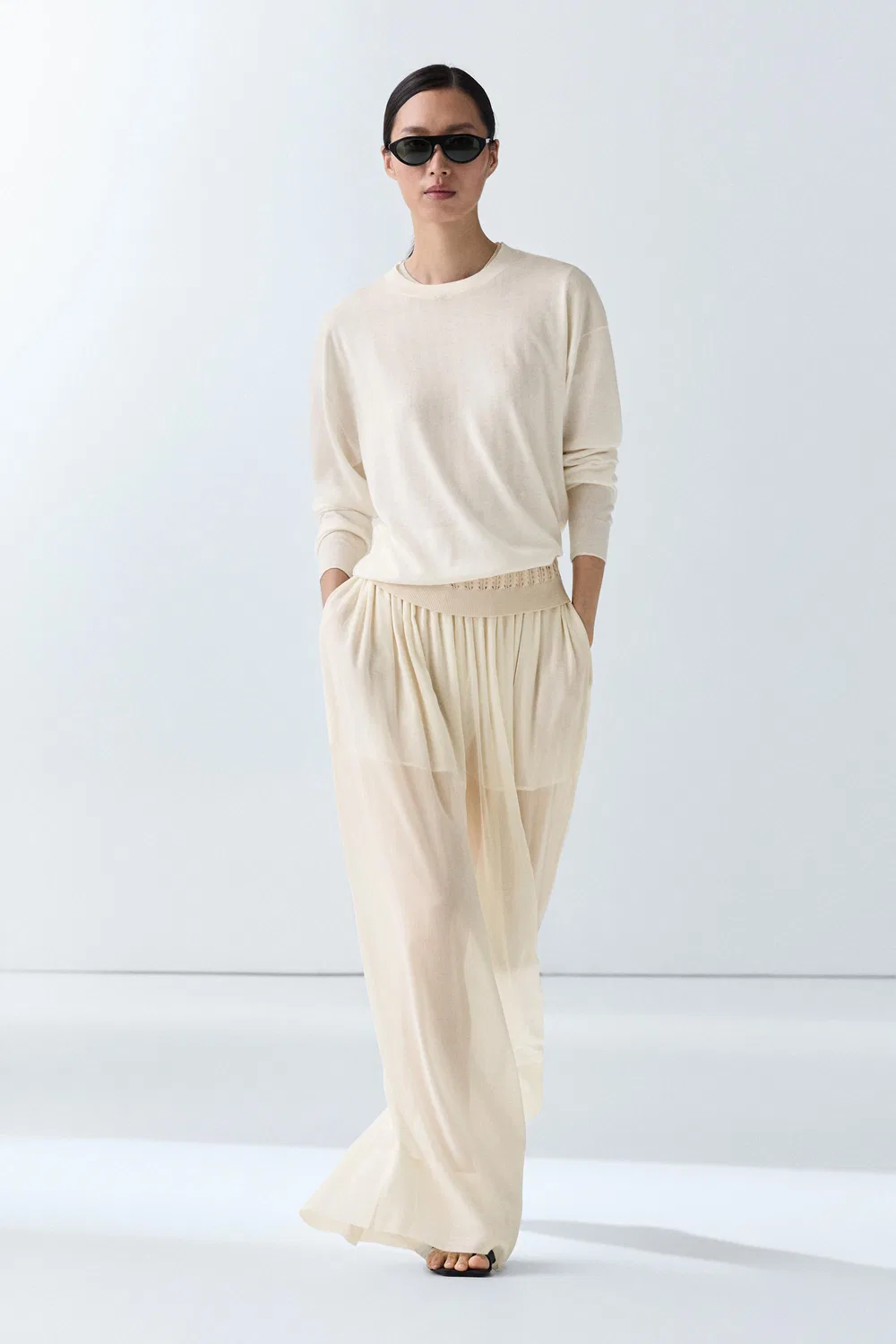 Свитер Massimo Dutti, вязаный, с круглым вырезом, кремовый