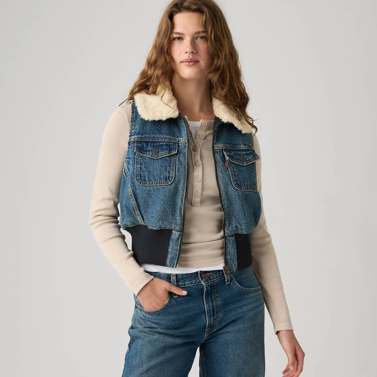 Маленький жилет из шерпы Levi's, Rescued City Vest - Medium Wash