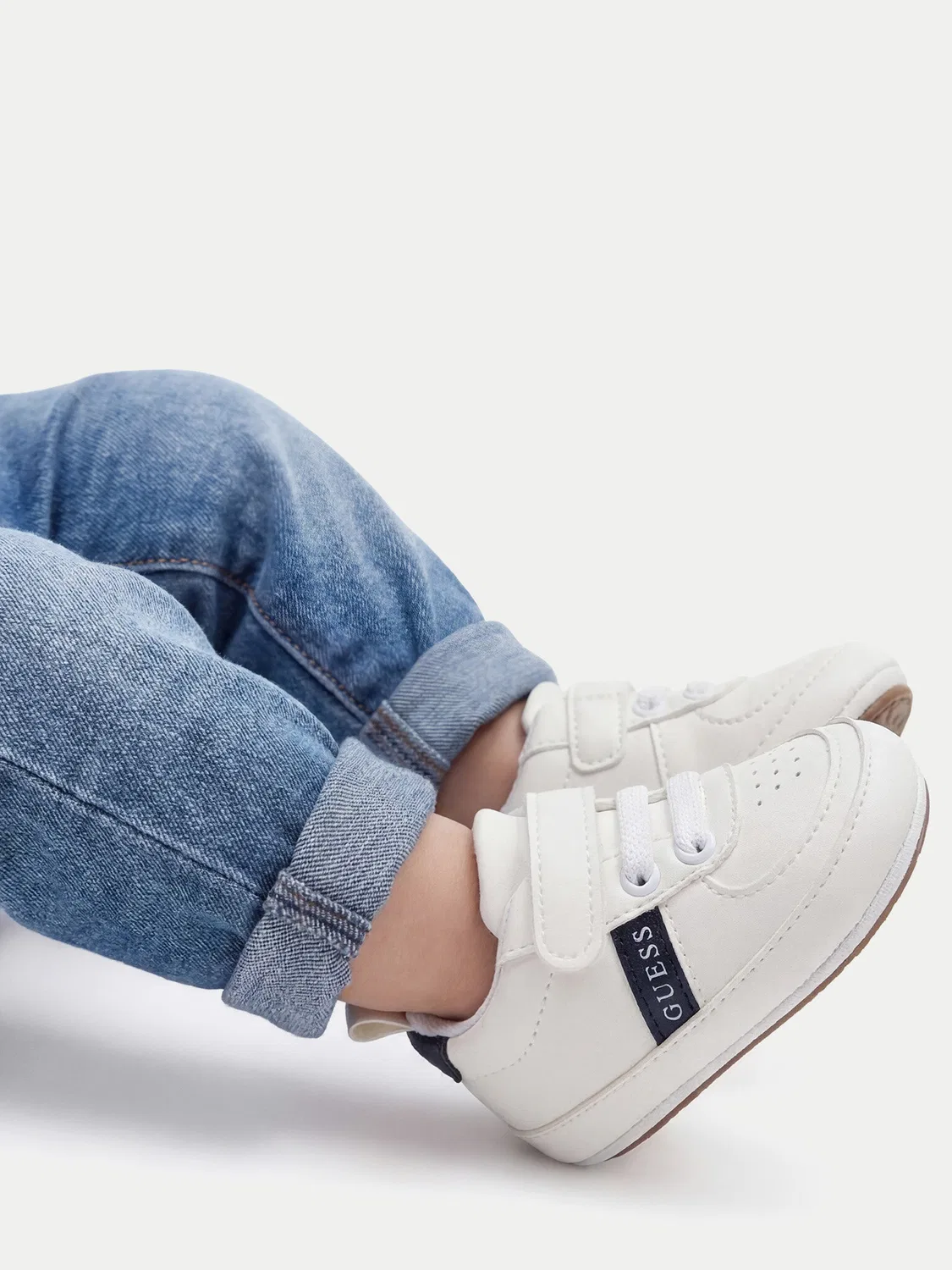 Кроссовки для мальчика Guess, белый