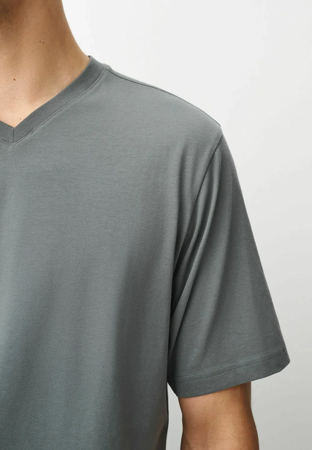 Футболка с V-образным вырезом - базовая футболка Next, New Charcoal Grey — фото 4