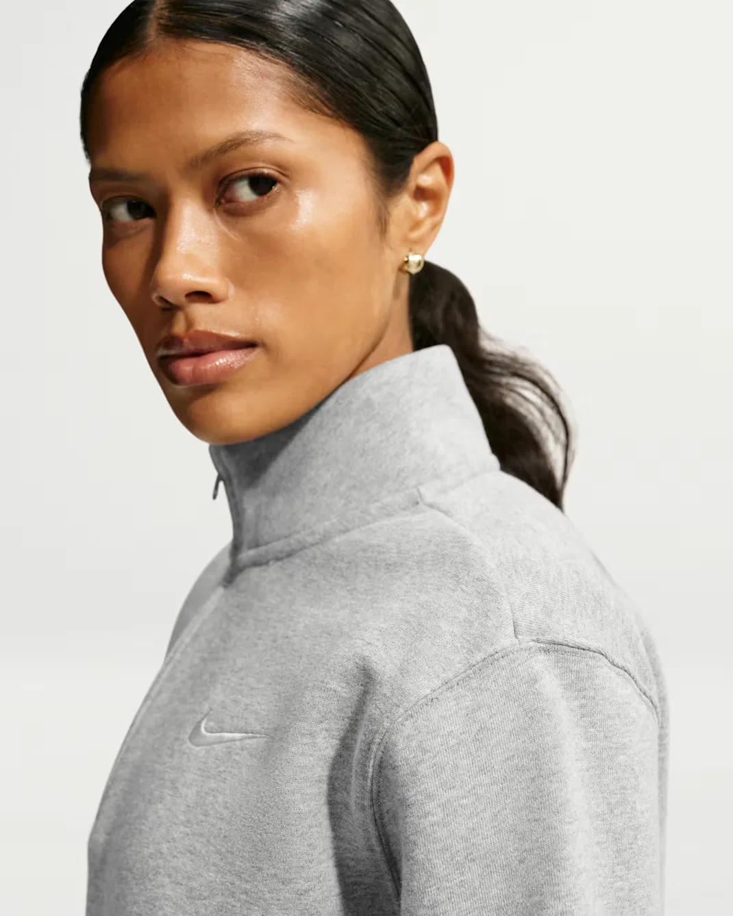 Женская футболка с застежкой-молнией на четверть длины Nike Studio Fleece Medium Weight, Dark Grey Heather/Sail — фото 3