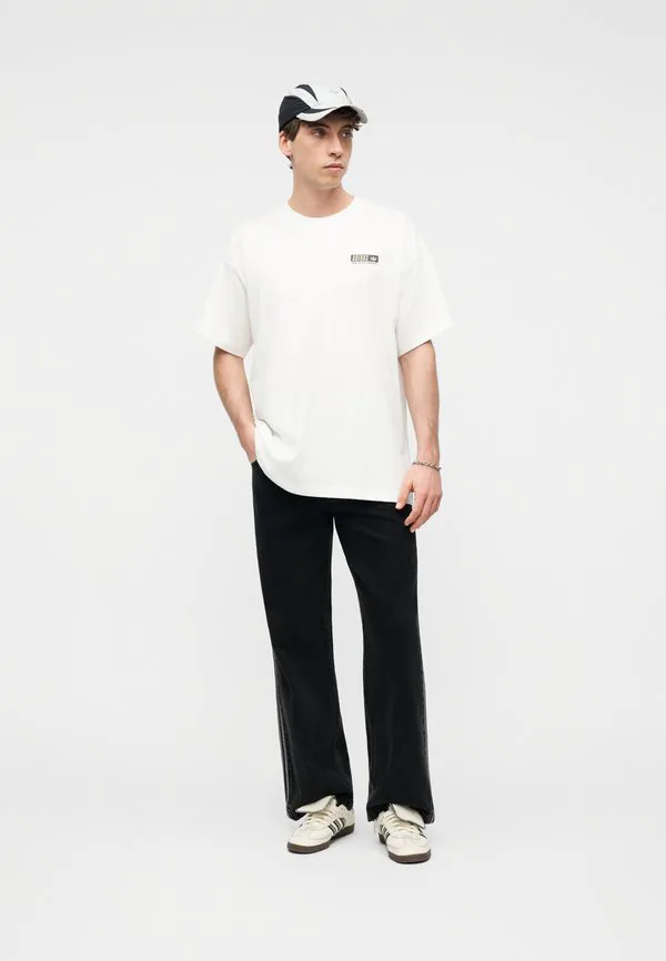 Футболка унисекс с принтом в виде плаката магазина mart. Adidas Originals, White — фото 2