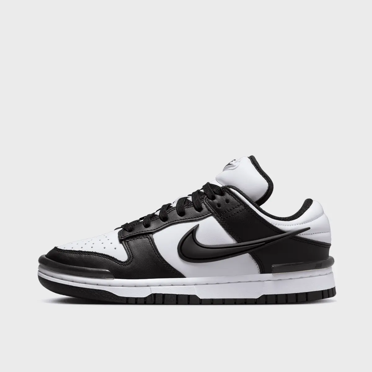 

Кроссовки Nike WMNS Dunk Low Panda Twist, черно-белый