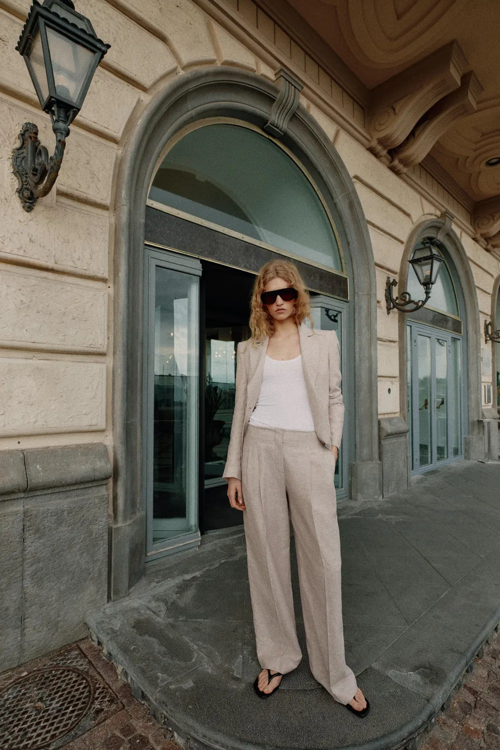Льняной пиджак с вытачками ZARA, Sand/Marl