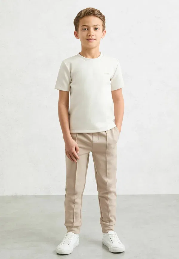 Футболка полиэстеровая Wesley premium interlock logo t-shirt Reiss, Stone, цвет stone