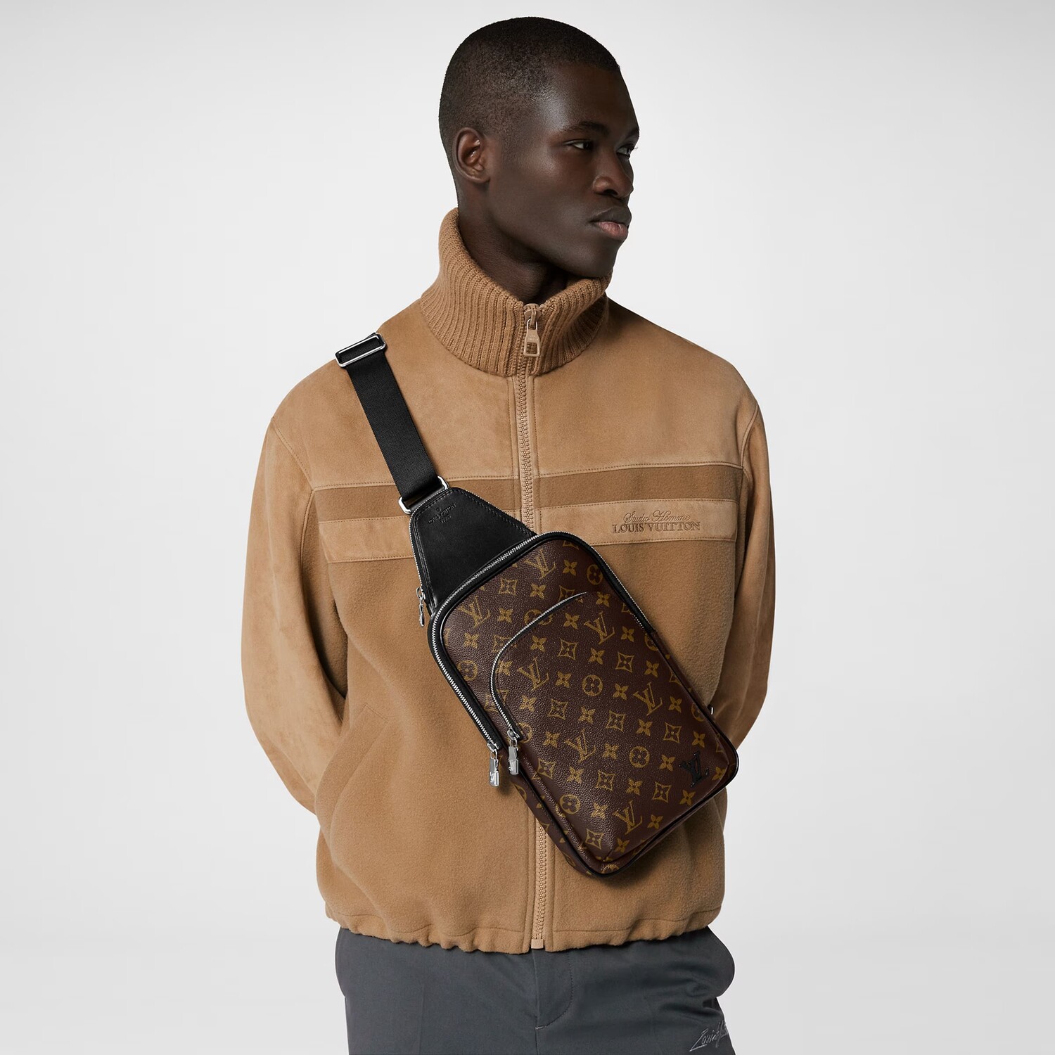 

Сумка-слинг Louis Vuitton Avenue NM Monogram Macassar, коричневый