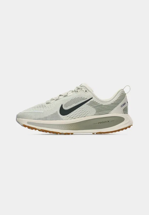 Кроссовки беговые Vomero 18 Nike Performance, Spruce Aura/Black Spruce/Jade Horizon/Light Silver-coloured/Sail, черный — фото 2