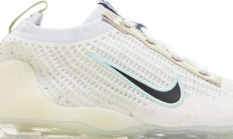 Кроссовки Nike Air VaporMax 2021 Flyknit GS 'Mismatched Swoosh - White', белый — фото 3