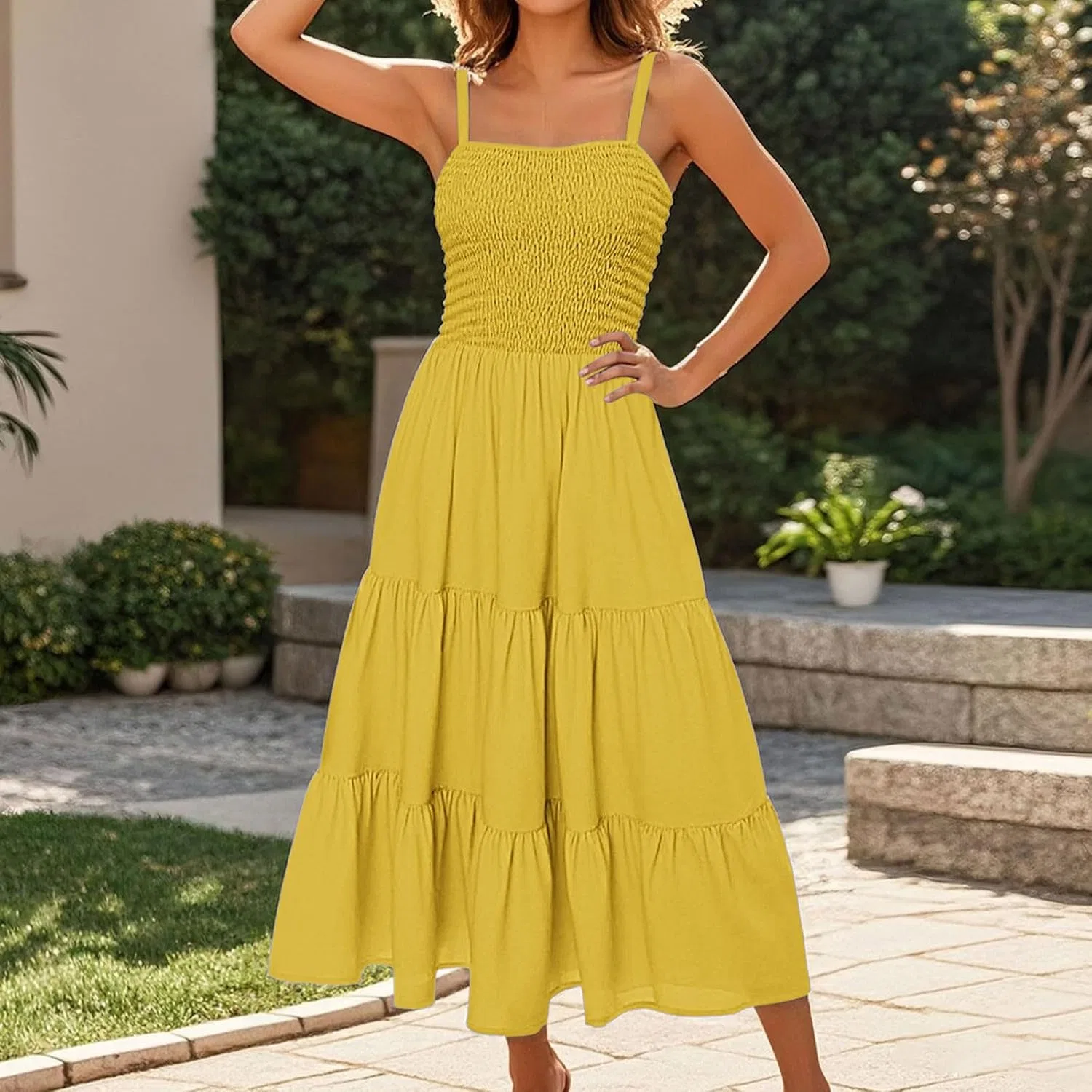 Женское летнее макси-платье на бретелях Smocked Tiered Beach Sundress, Yellow — фото 2