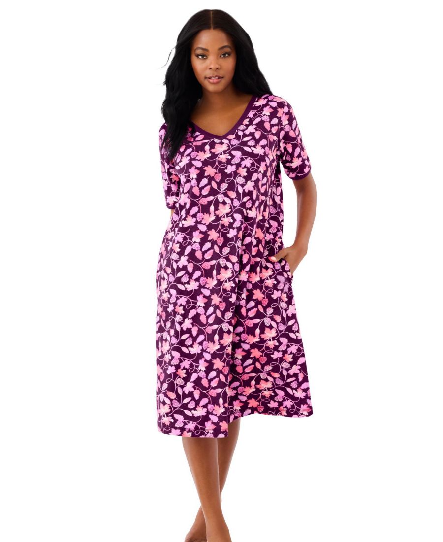 

Женская короткая футболка-домик Dreams & Co, Dark berry foliage