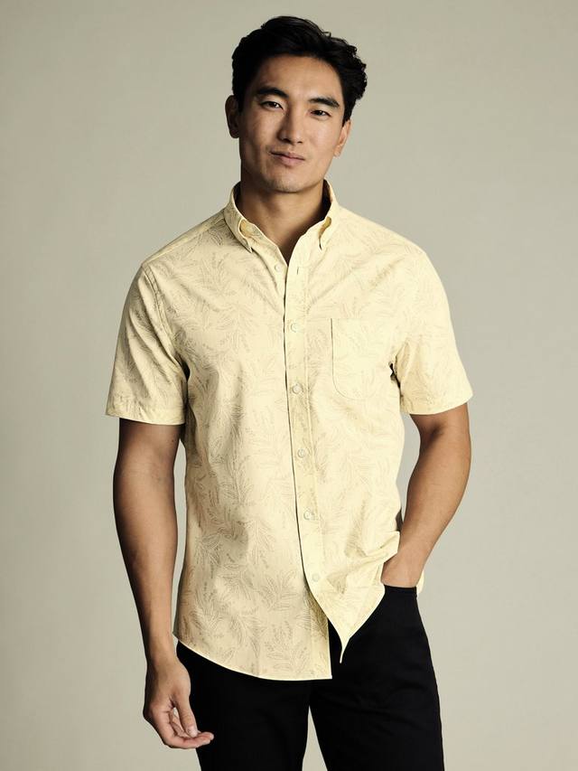 

Хлопковая рубашка с цветочным принтом и листьями, slim fit, с короткими рукавами и отложным воротником на пуговицах Charles Tyrwhitt, Cream