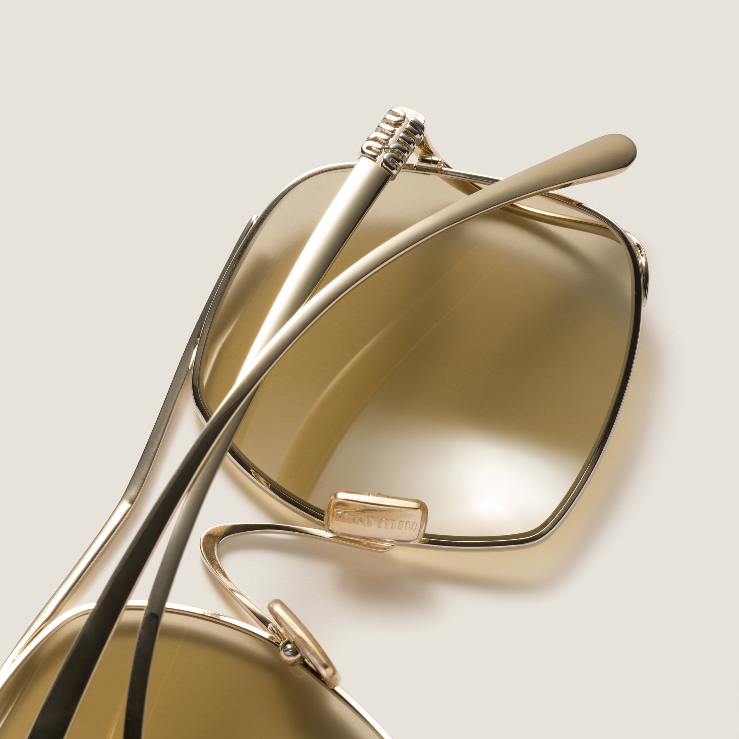 MIU MIU Женские металлические солнцезащитные очки золотые, Gold — фото 4