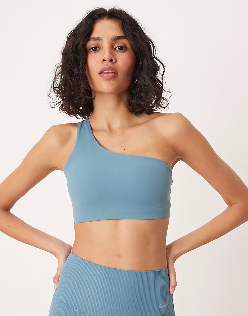

Мягкий асимметричный спортивный бюстгальтер Nike Training Zenvy Dri-FIT синего цвета